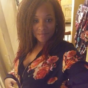 Meet your Posher, Leona